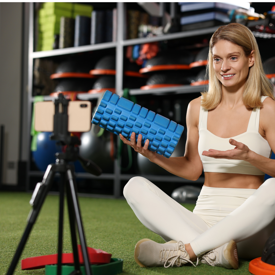 A women chatting with online personal trainer